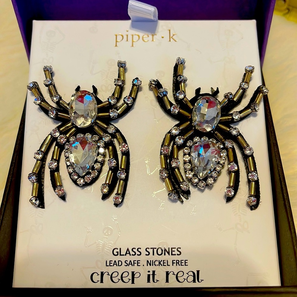 NIB Piper K creep it real spider earrings Halloween light, weight crystals studs